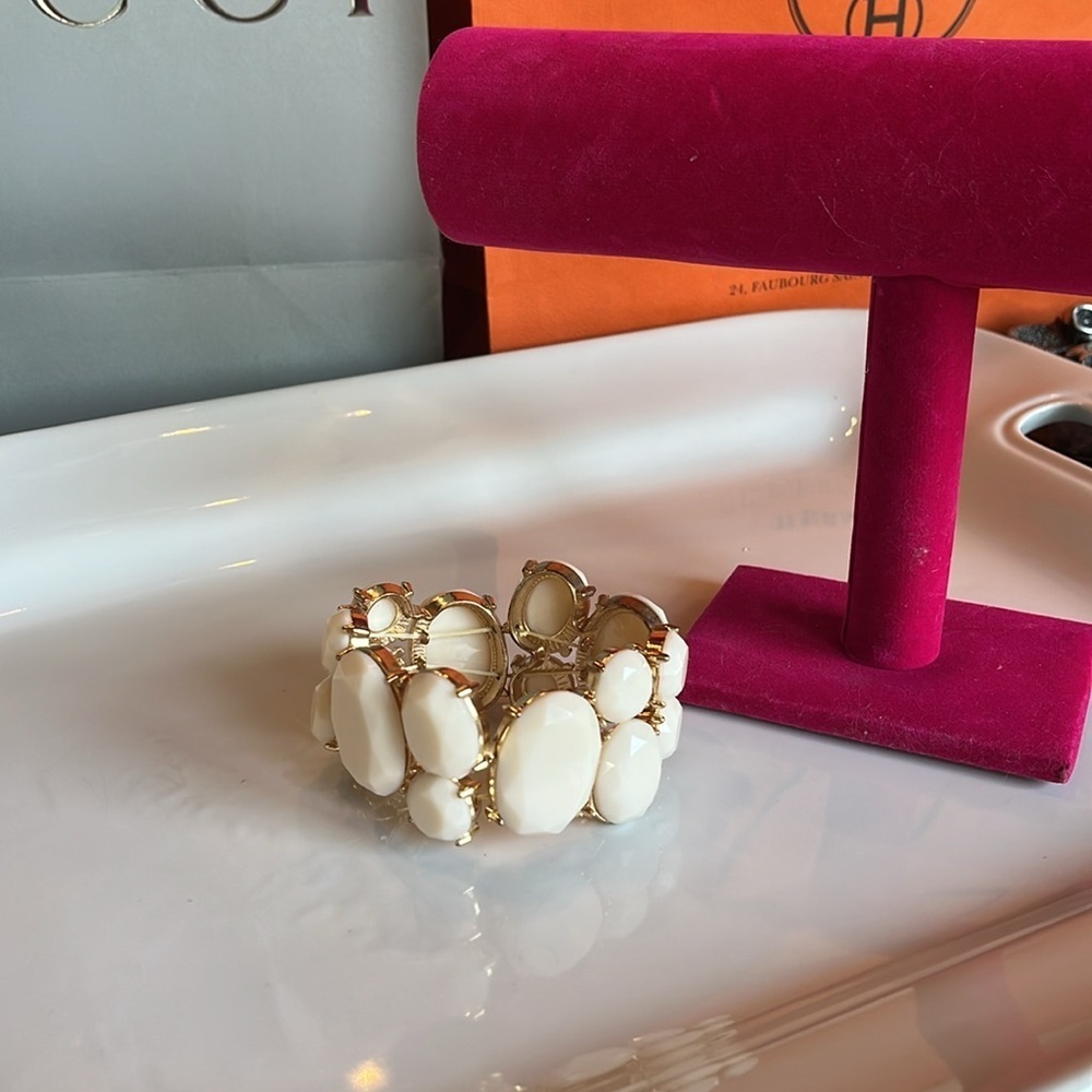 Chunky Stretchy Stone Cream Bracelet - Picture 4 of 5